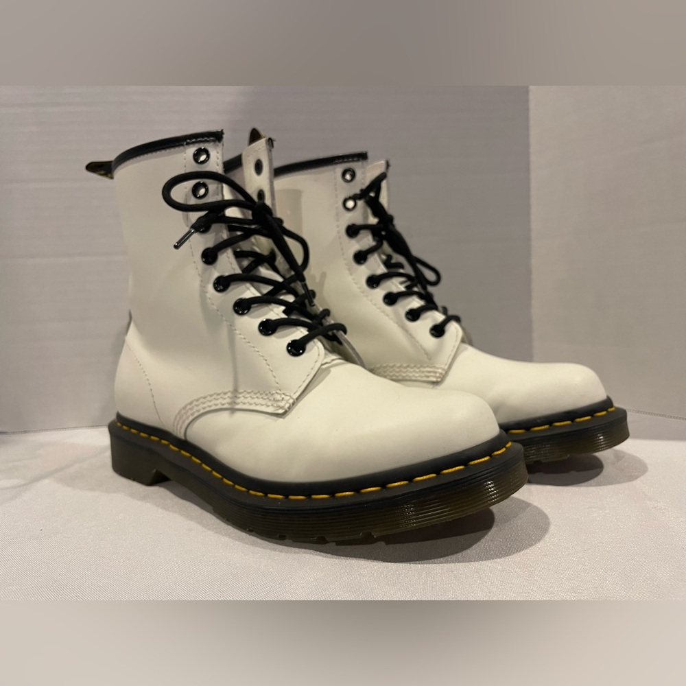 DR. MARTENS 1460 Smooth Leather White Black Lace Up Ankle Boots Women’s Size 8